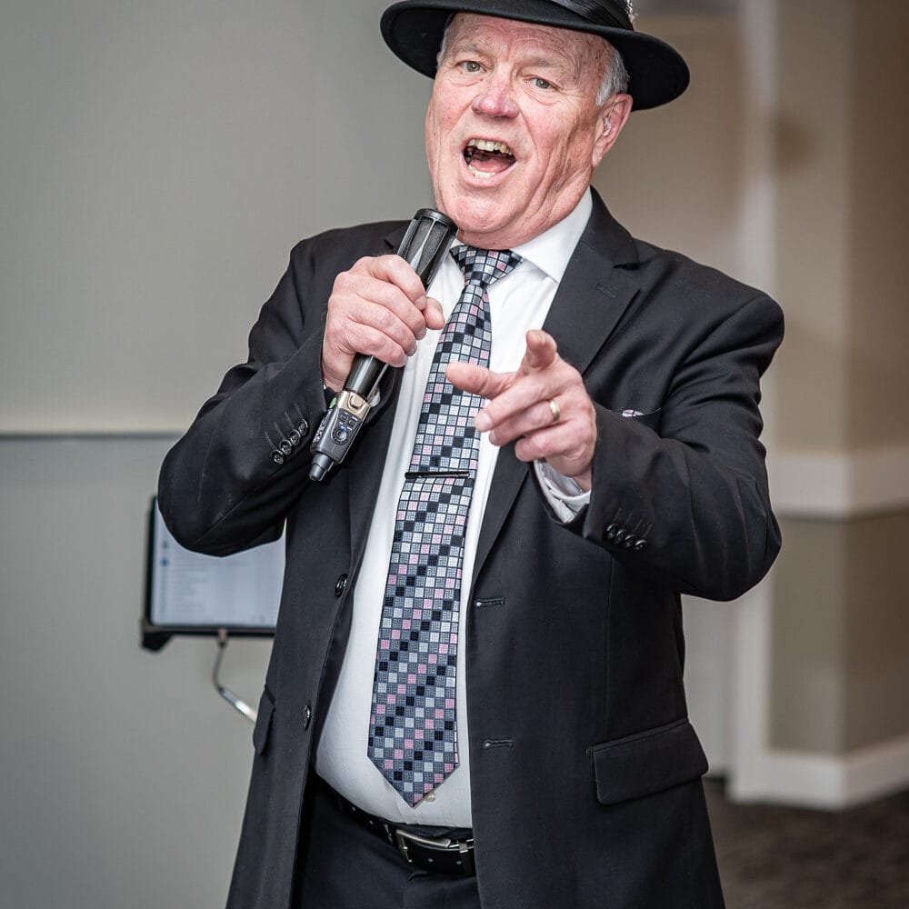 Frank Sinatra Impersonator crooing